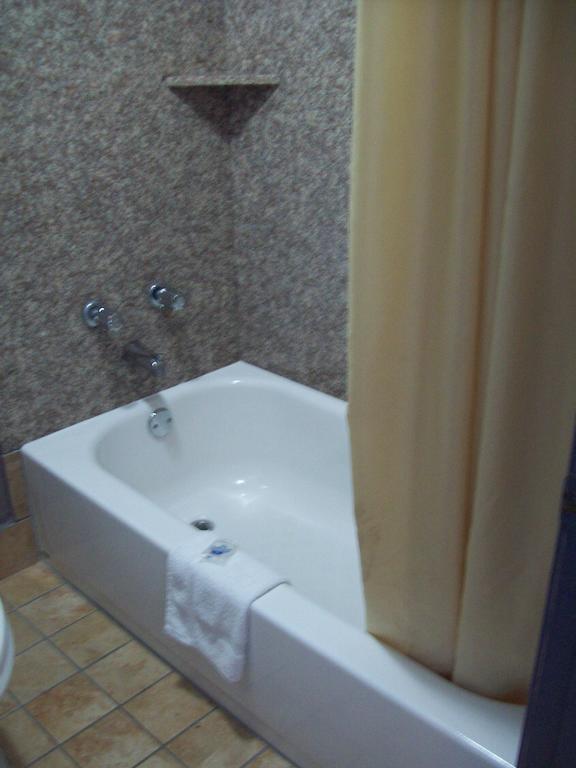Americas Best Value Inn - Виксбърг Екстериор снимка